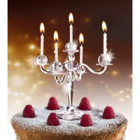 Feest taarten kandelaar met kaarsjes