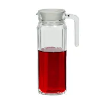 Lange glazen karaf met handvat