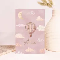 Dromerig geboortekaartje roze met luchtballon, wolkjes en folie (proefdruk)
