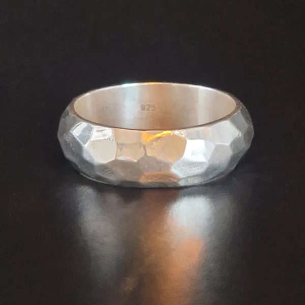 Aurora - Gefacetteerde Glinsterende Zilveren Ring