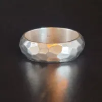 Aurora - Gefacetteerde Glinsterende Zilveren Ring