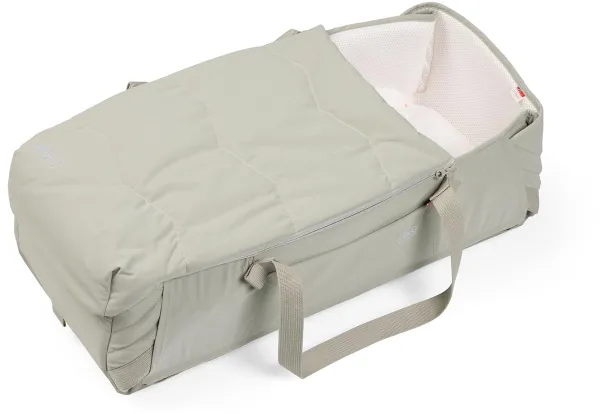 Voksi Carry Me - Babynest - Draagbaar babynestje - Reiswieg - Baby Nestje - Misty Green Cream