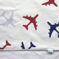 BINK Bedding Ledikantlaken Planes Blauw 100 x 150 cm - laken voor ledikant - lakentje - babylaken - vliegtuig - donkerblauw - lichtblauw - rood - wit