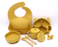 Babygiftset© - Siliconen babyservies set – 13 Delig Hondje Oker Geel– Kinderservies set – Kinderbord- Kom – Met Zuignap– Kinderbestek – Babybestek – Slabbetjes – Baby drinkbeker - Snack cup - Kraamcad