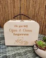 Houten koffertje - Ik ga slapen bij Opa en Oma  met beer - Baby - Kleuter - Geboorte - School - kraam cadeau - logeer koffer