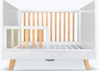 Hypnia - Baby Bed - Cocoon Babybed - Peuterbed - Babybed 70 x 140 - Met Opberglade - Spijlen + Bedhek - Lattenbodem - Bedbodem - Wit Hout - Eenvoudige Montage - Goed Verstevigd - Tijdloze Bedbodem - G