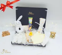 Luxe Geboorte Cadeaubox - Genderneutraal cadeau - Hawsaz.nl kraamcadeaus - Babygeschenkset - Babyverzorging - Rammelaar/Bijtring - Gepersonaliseerde cadeaus - Speenkoord - Slabbetje - Babyset - Babysh