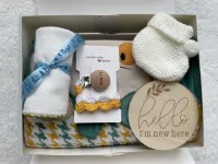 Maminobaby.nl - Baby Geschenkset jongens | Babyslofjes | Deken | Handmade speenkoord | Kraamcadeau | Babyshower