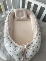 Jaju Baby - Babynestje en Hoofdkussen - Organische Katoen - Antibacterieel Babynestje - Anti-Allergisch Babynestje - Gouden Design Zalm - Lux Orthopedisch - 74 x 40 cm