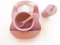 Siliconen EETSET L - LICHTROZE - beschikbaar in verschillende kleuren! - Siliconen eetgerei baby/ kids -Magnetron & vaatwasser bestendig - goed voor tandjes - met zuignap - baby - cadeau babyshower - 