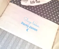 Wieglaken Baby met naam | Laken ledikant Meyco wit | gratis personaliseren | katoen | wit | 75 x 100 cm | Kraamcadeau